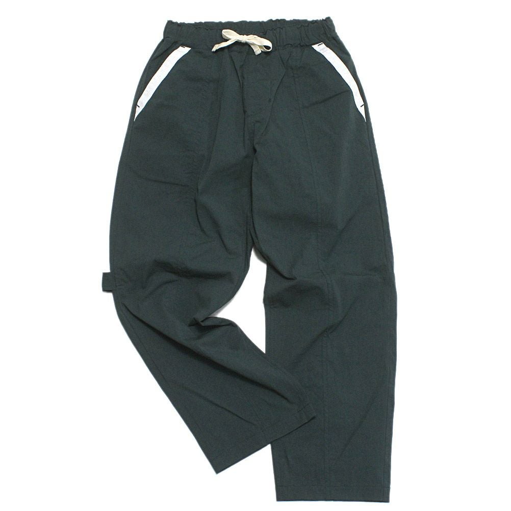 チャコールグレー